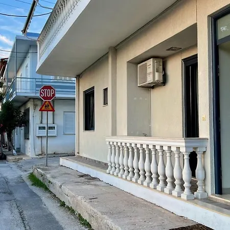100 Meters From The Sea *